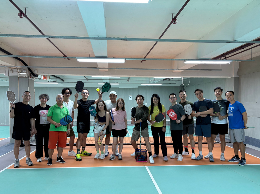 揮灑汗水：在運動場上凝聚同業情誼