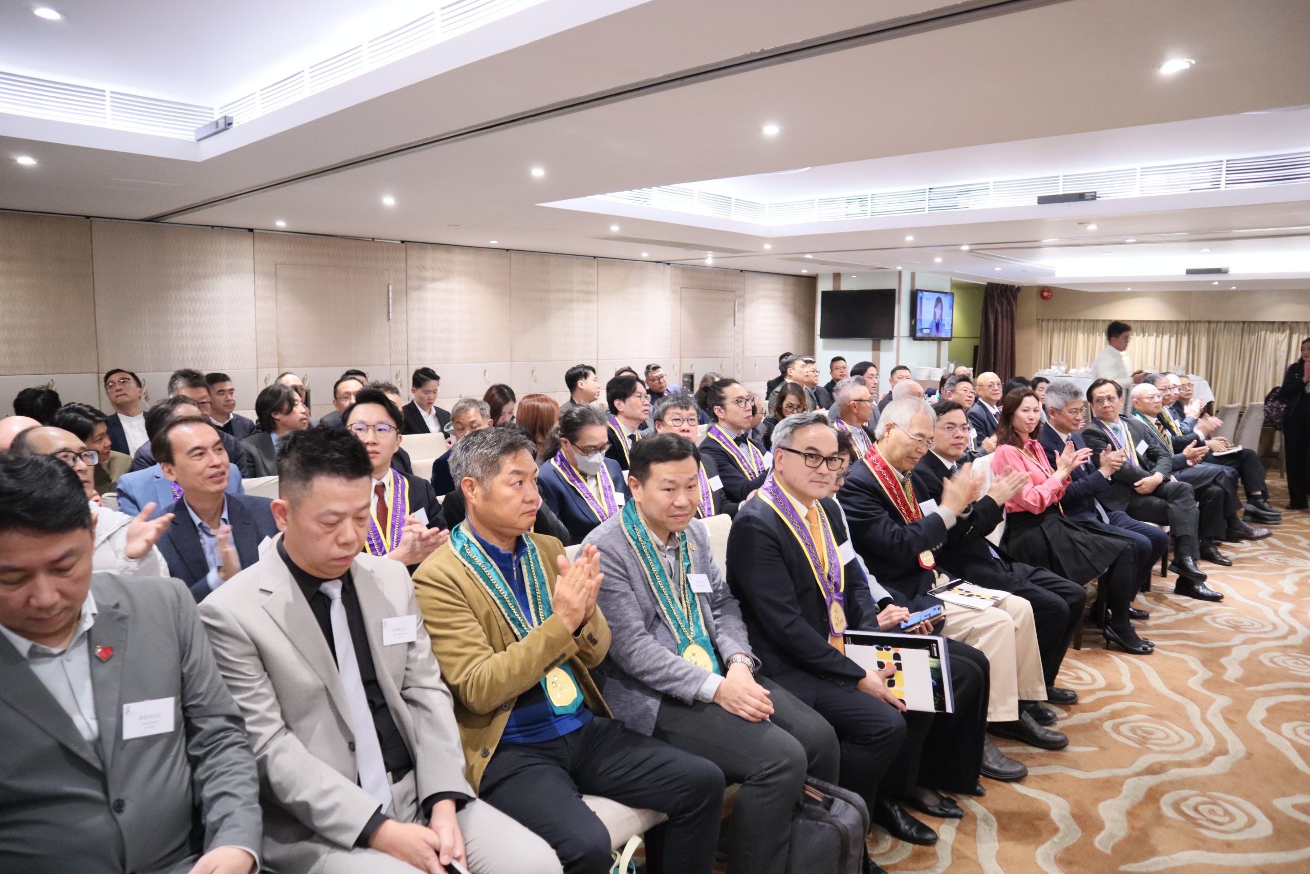 近百人出席活動 近百人出席活動